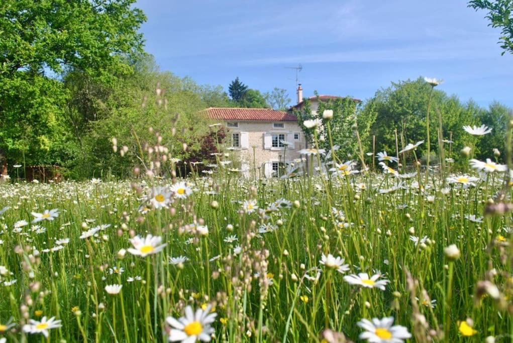 Moulin Sous La Vergne Nanteuil-en-Vallée Exteriér fotografie